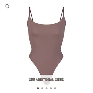 SKIMS FITS EVERYBODY CAMI BODYSUIT | PLUM